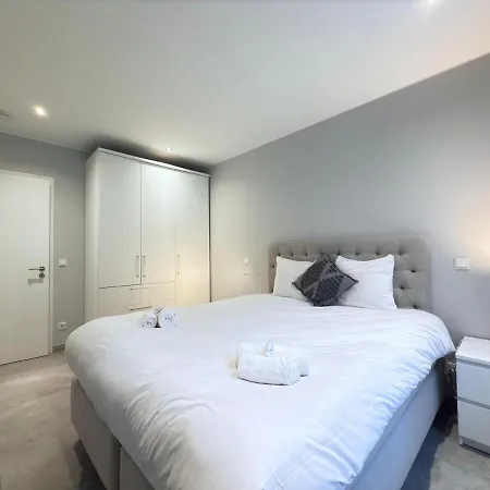 Spacious 3 Bedrooms W Parking In Limpertsberg Apartment *