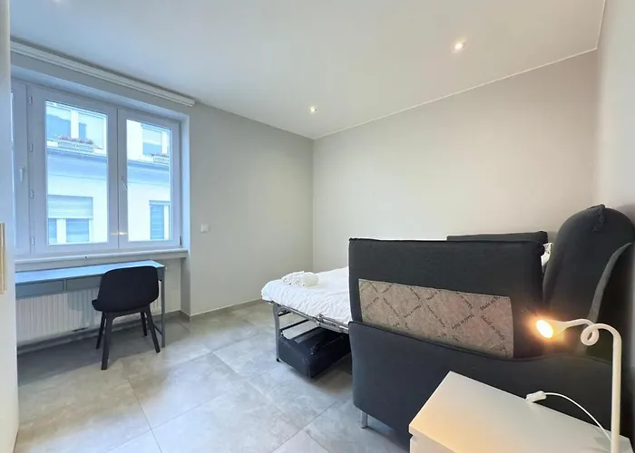 Spacious 3 Bedrooms W Parking In Limpertsberg Apartment *